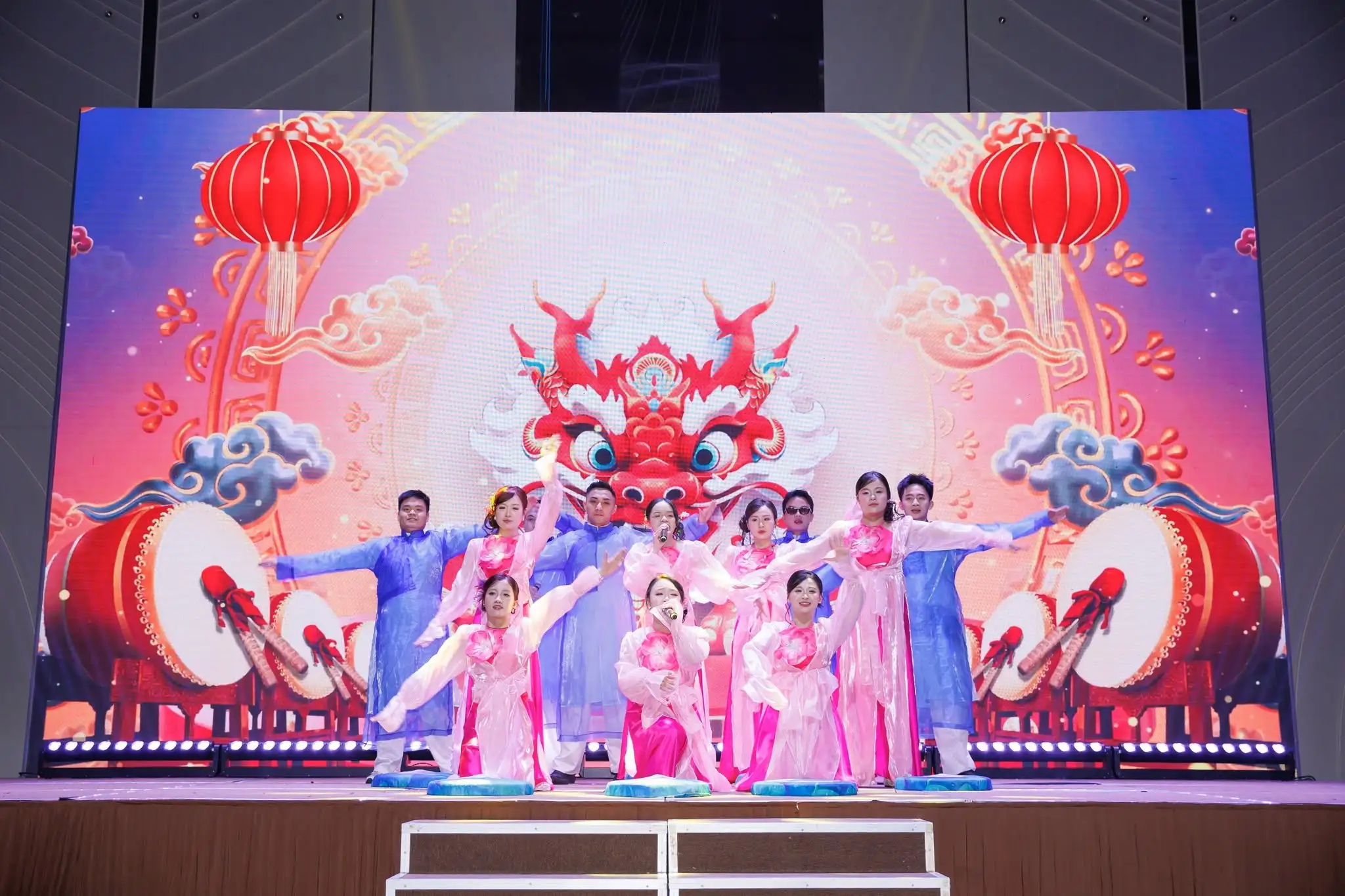 year-end-party-2025-sum-vay-yeu-thuong-6.webp